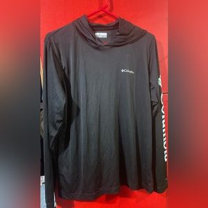 Women's Columbia Long sleeve shirt with hood.